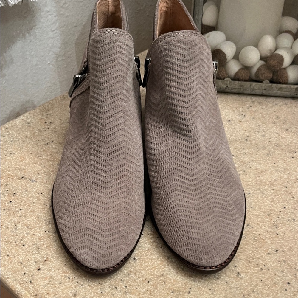 Lucky Brand Taupe Textured Ankle Boots- Brand New Leather Upper - Picture 2 of 8